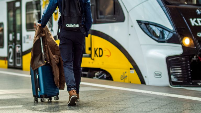 Pourquoi la valise Blue Star séduit les voyageurs à petit budget
