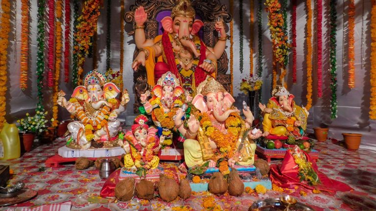 Le dieu vénéré par les peuples indiens, expliqué simplement