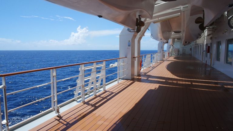 Une croisière en mer Rouge : combien ça coûte et que voir à bord ?